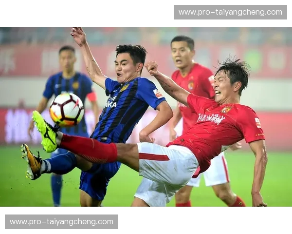 绝代双骄的烽火：辽宁宏运与江苏苏宁的绿茵恩怨情仇